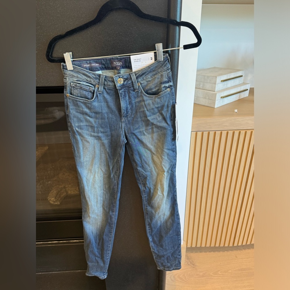 BRAND NEW WITH TAGS NYJD SKINNY ANKLE  JEANS IN A SIZE 2